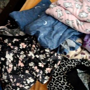 Lot of 6 med and large pjs